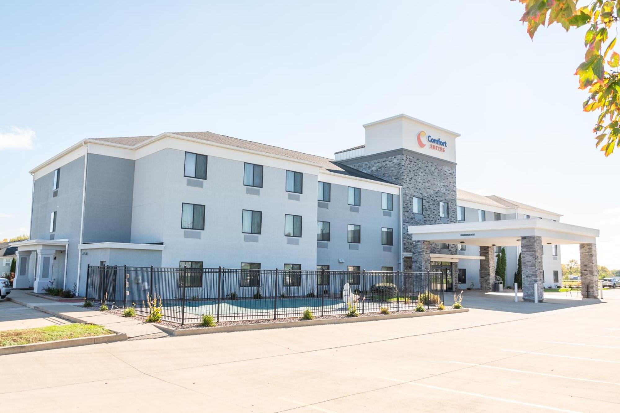 Comfort Suites Bloomington I-55 And I-74 Exteriör bild